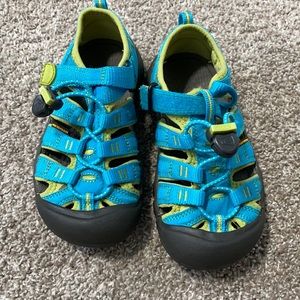 Keen Kids sandals size 12us